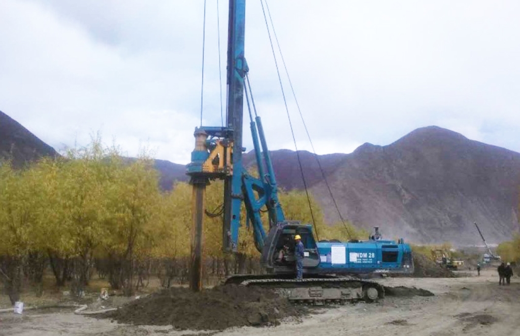 9001cc金沙以诚为本智能二十台旋挖钻机高原施工放异彩