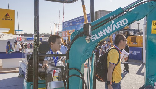 9001cc金沙以诚为本智能酷帅曾大虾，，，，，一大波美图带你亲临北京BICES展