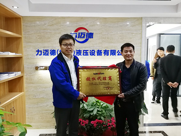 从拒绝到一次购置十台旋挖钻机，，，，，，，他用八年时间熟悉9001cc金沙以诚为本智能