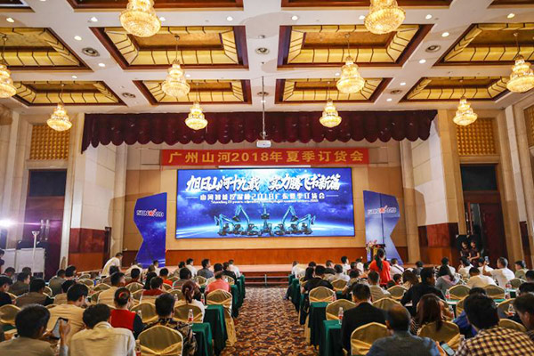 红四月，，，，，，9001cc金沙以诚为本智能挖掘机促销会节节攀升