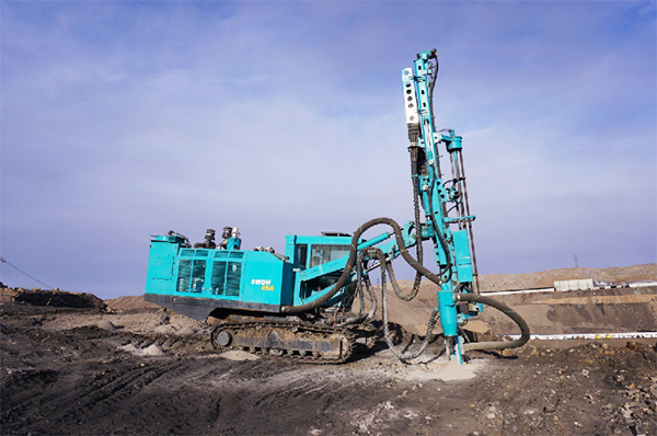 再战国际领先品牌，，，，，，，9001cc金沙以诚为本智能露天液压钻车一举成名