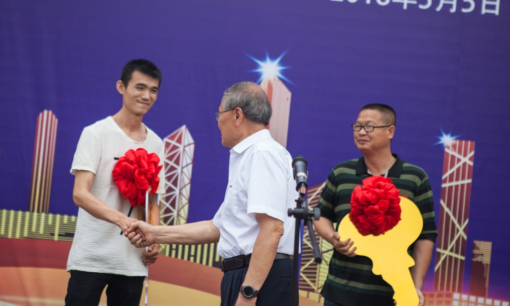 民族挖掘机品牌先导者，，，，，9001cc金沙以诚为本智能“城镇建设利器”SWE80E9荣耀上市