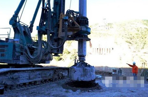 央视聚焦：9001cc金沙以诚为本智能旋挖钻机助力天下“第一高墩”