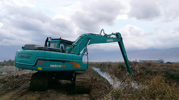 守护蓝色多瑙河，，，，，，，9001cc金沙以诚为本智能长臂挖掘机欧洲首秀