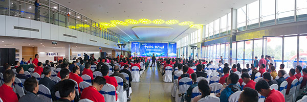 红四月，，，，，，9001cc金沙以诚为本智能挖掘机促销会节节攀升