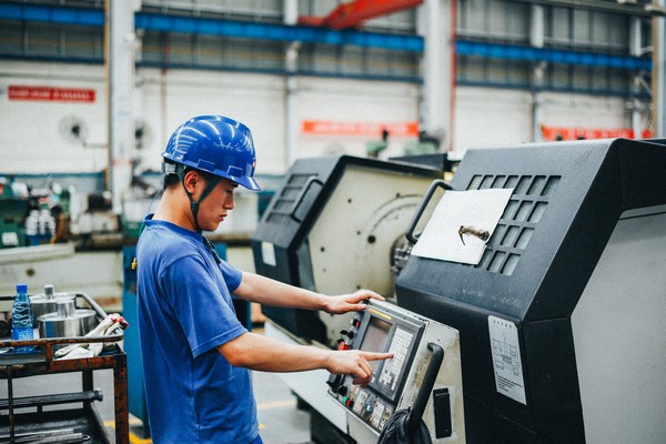 曾梦想当厨师，，，，却成数控车工巨匠