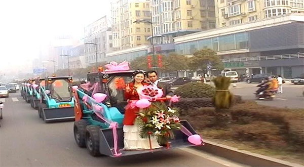 谁说机械都酷寒？？？？？？？？这款会舞蹈的滑移显着就是热情旷达的！