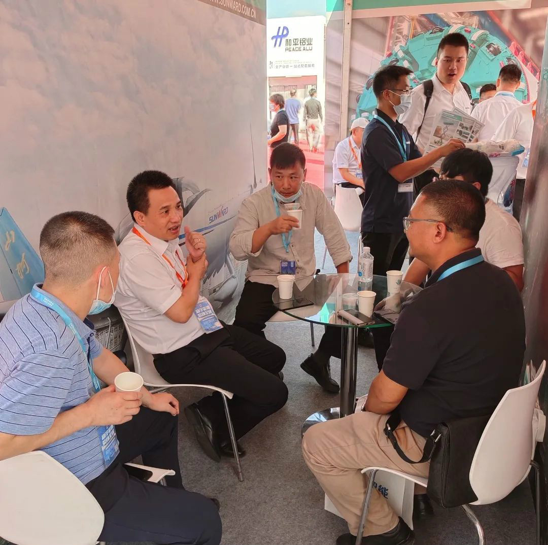 9001cc金沙以诚为本智能高空作业装备“吸睛”雄安展