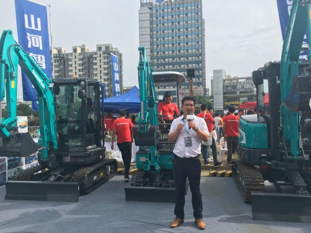 2020全球微挖大会 9001cc金沙以诚为本智能精品微挖赢得满堂彩