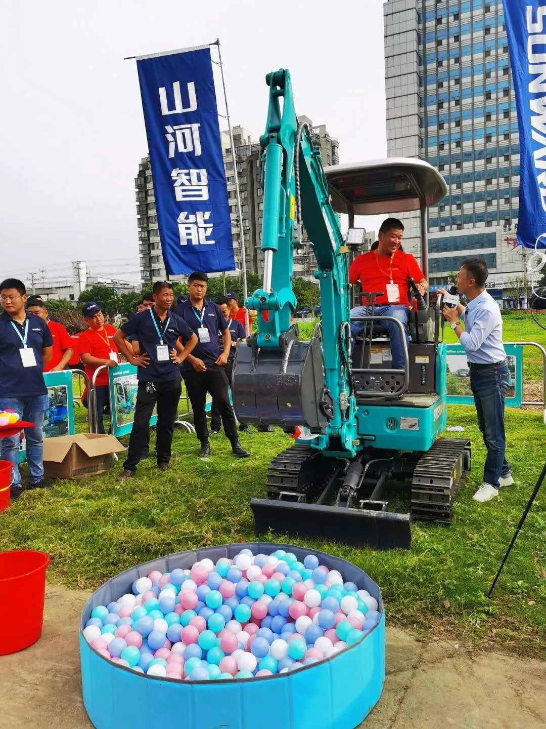 2020全球微挖大会 9001cc金沙以诚为本智能精品微挖赢得满堂彩