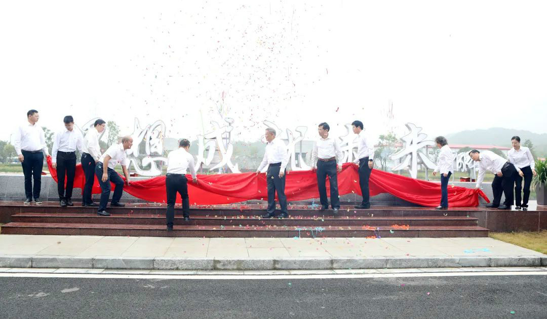 切记初心使命，，，，，理想成绩未来