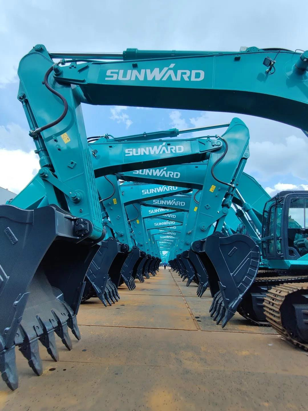 以先导式立异实现挖掘机从无到有，，，，，，，，从小到大，，，，，，，，从大到强！