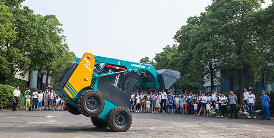 这个炎天，，，亲子玩转9001cc金沙以诚为本智能“三栖”装备