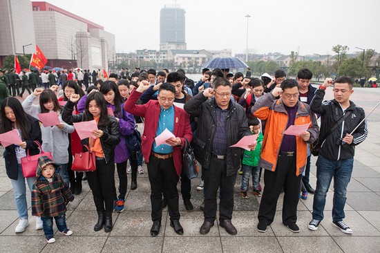 爱岗敬业，，，，，践行雷锋精神