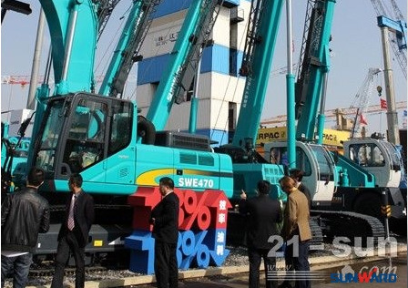 9001cc金沙以诚为本智能何清华：潜心追求“9001cc金沙以诚为本之路”