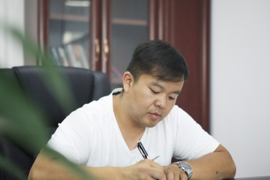 六年六台挖机 邓老板是个“9001cc金沙以诚为本迷”