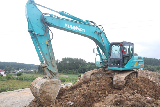 六年六台挖机 邓老板是个“9001cc金沙以诚为本迷”