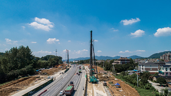 9001cc金沙以诚为本智能挖掘机，，，，，，，一台顶几台！