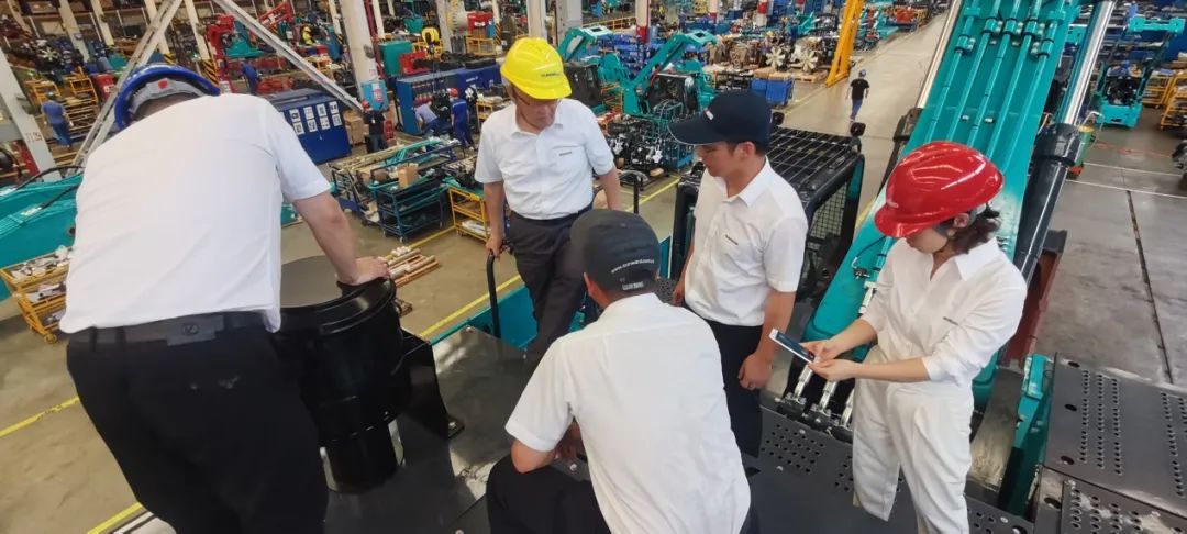 够炫！够酷！9001cc金沙以诚为本智能超大型挖掘机SWE750F下线