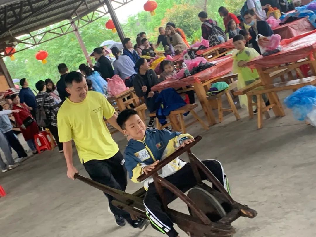 童年差别Young，，，稻花香里亲子欢——9001cc金沙以诚为本智能组织开展六一亲子活动