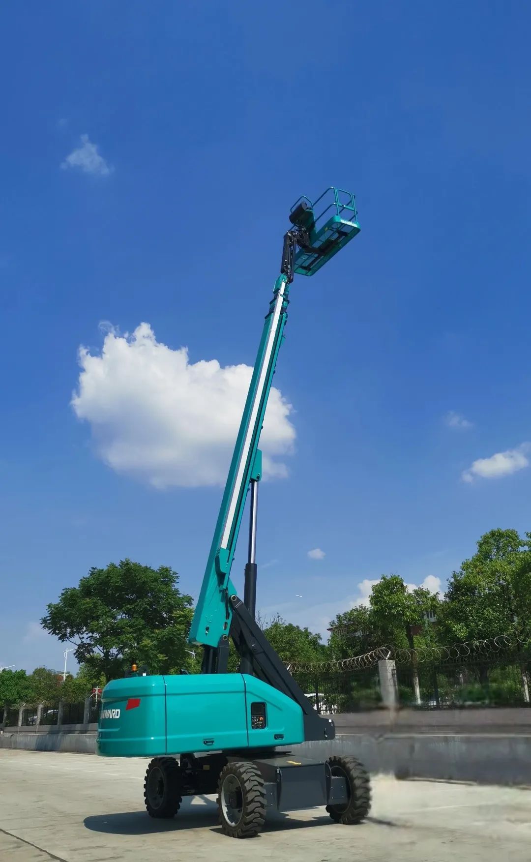 9001cc金沙以诚为本智能首款直臂式高空作业平台顺遂通过评审