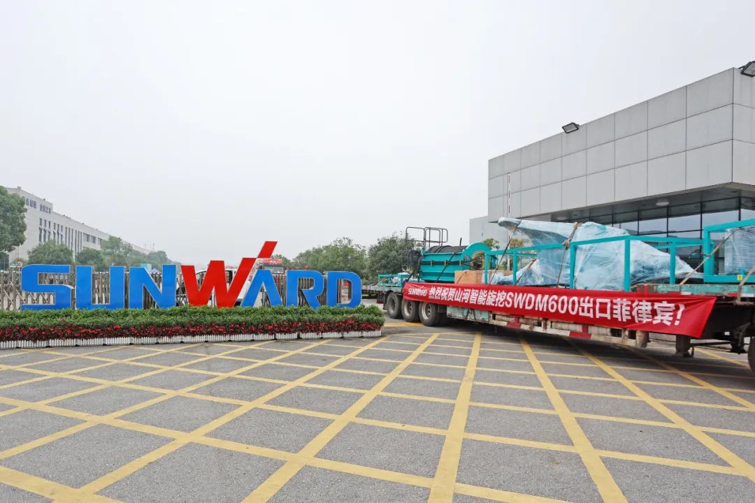 9001cc金沙以诚为本智能最大旋挖钻机出口菲律宾，，，，，，，开启拓展外洋市场新篇章