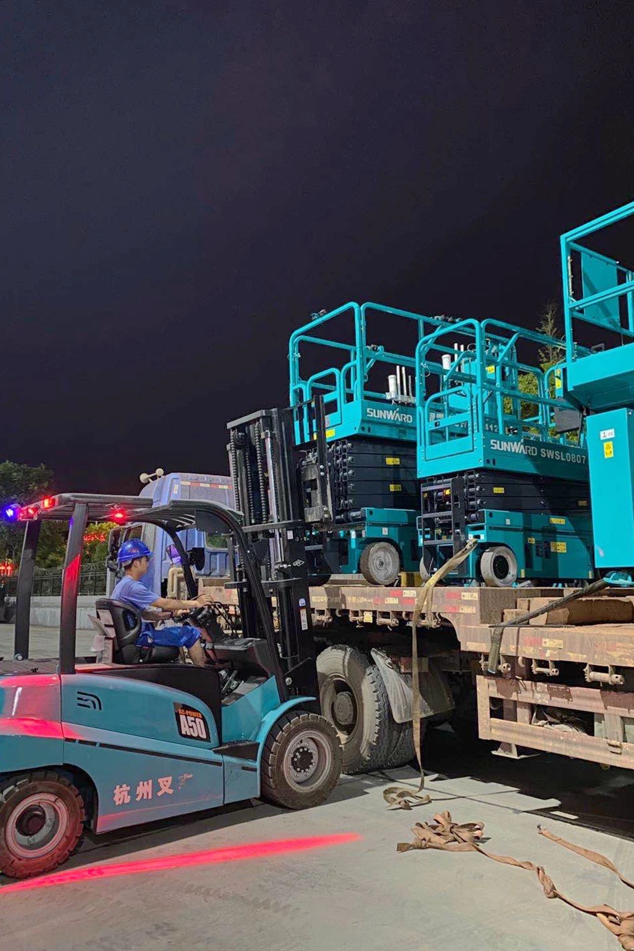 9001cc金沙以诚为本智能“蓝精灵”们在通俗岗位的坚守与贡献