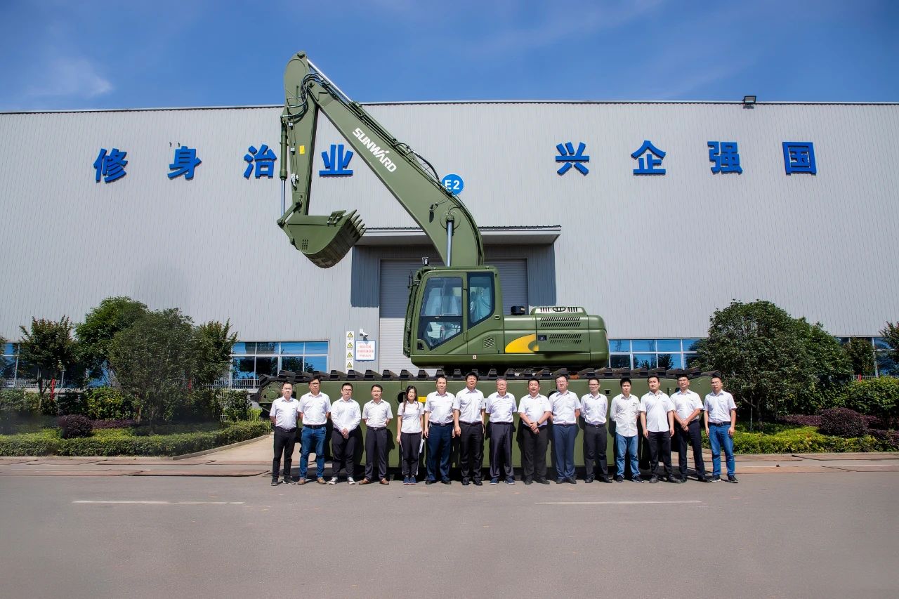 水陆两用挖掘机亮相央视！9001cc金沙以诚为本智能应抢救援“猛将”出战