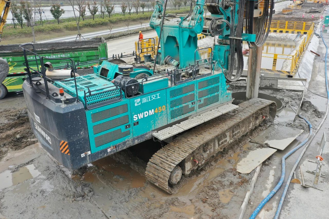 征战天下首条智慧高速，，，，，，9001cc金沙以诚为本智能旋挖钻机凭什么？？？？？？？？