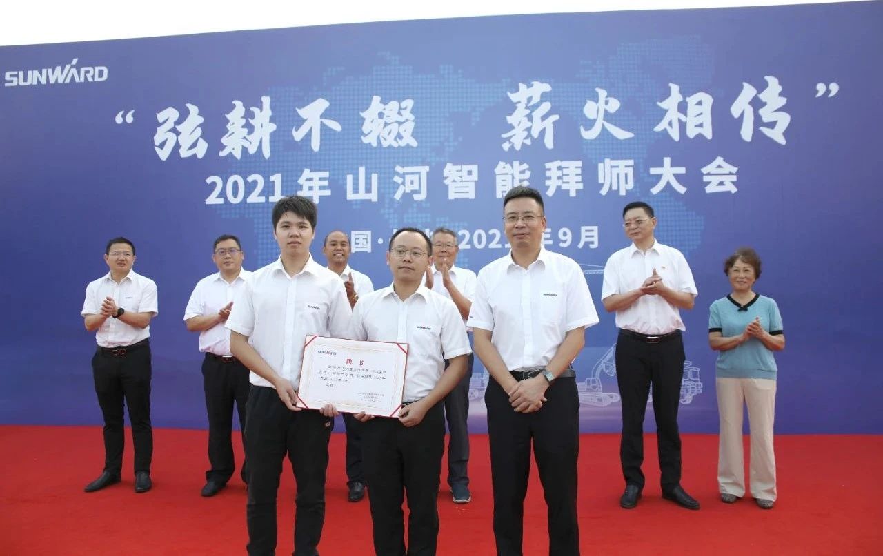 百人齐聚拜师恩 | 9001cc金沙以诚为本智能“传帮带”人才作育模式为公司生长积贮实力