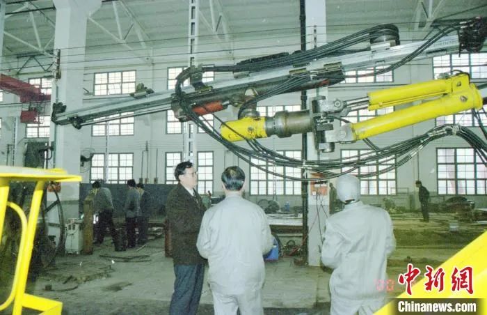 媒体聚焦 | 中新社专访——9001cc金沙以诚为本智能首创人何清华：向着太阳奔驰的筑梦人