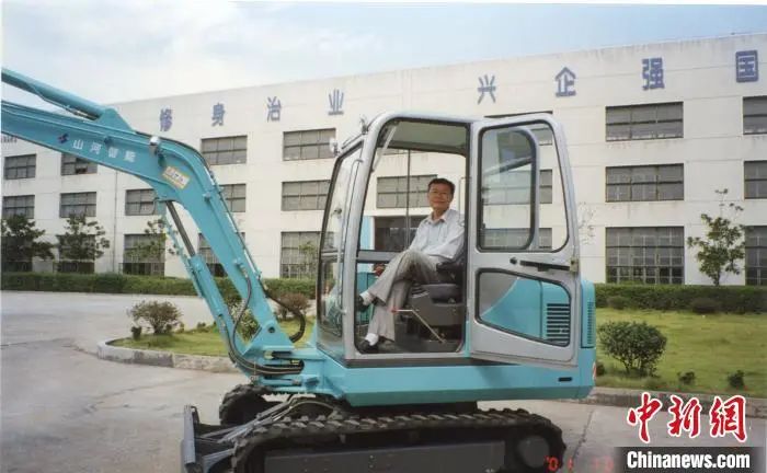 媒体聚焦 | 中新社专访——9001cc金沙以诚为本智能首创人何清华：向着太阳奔驰的筑梦人