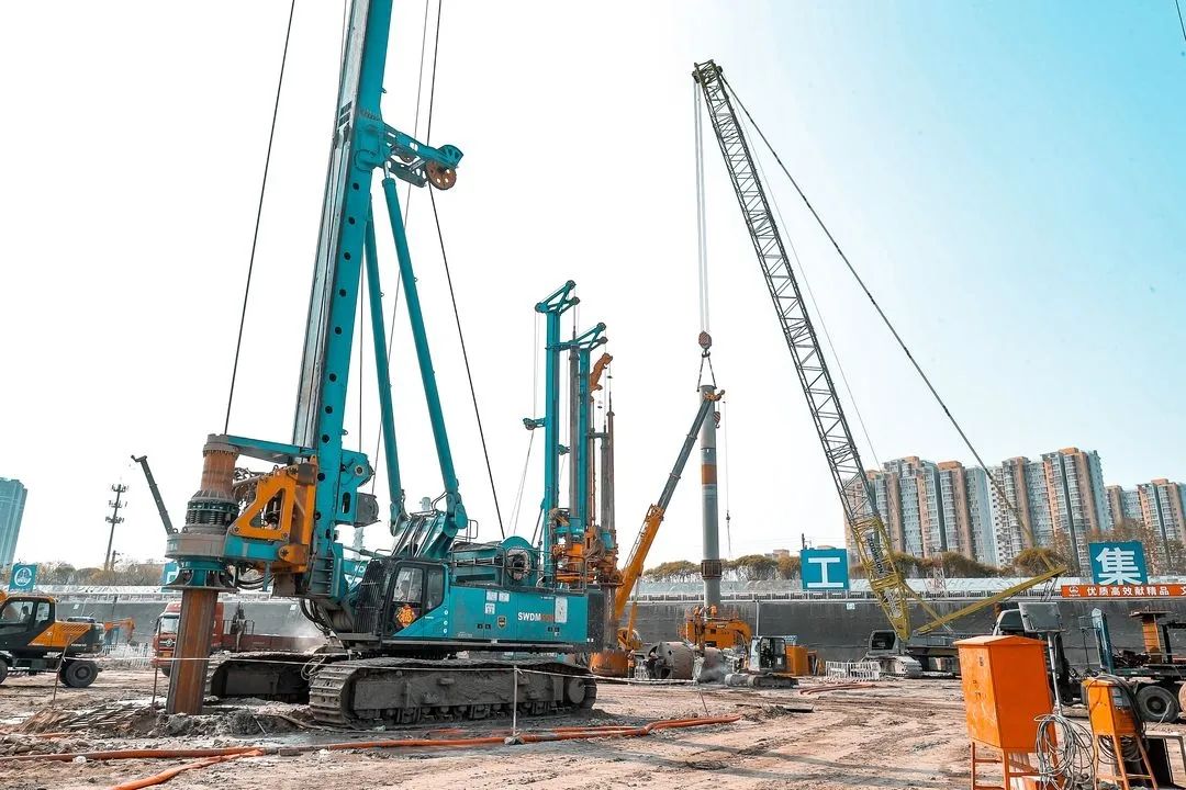 大国重器！9001cc金沙以诚为本智能超等装备助力北京都会副中心综合交通枢纽站建设