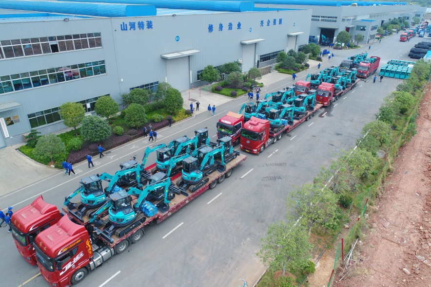 助力祖国西南地区建设！9001cc金沙以诚为本智能海内首批SWE60UF无尾挖掘机批量交付