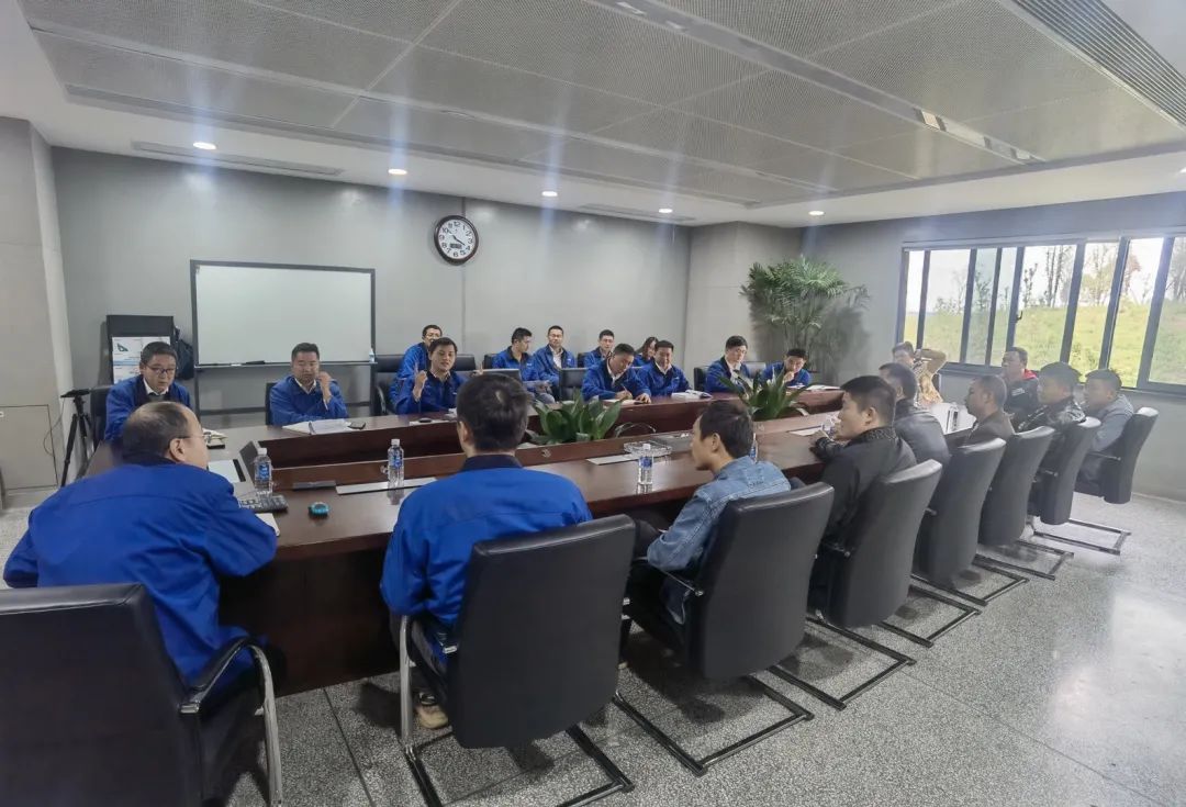 一起来“找茬”！10位“超等体验官”试驾9001cc金沙以诚为本智能最新“F系列”挖掘机