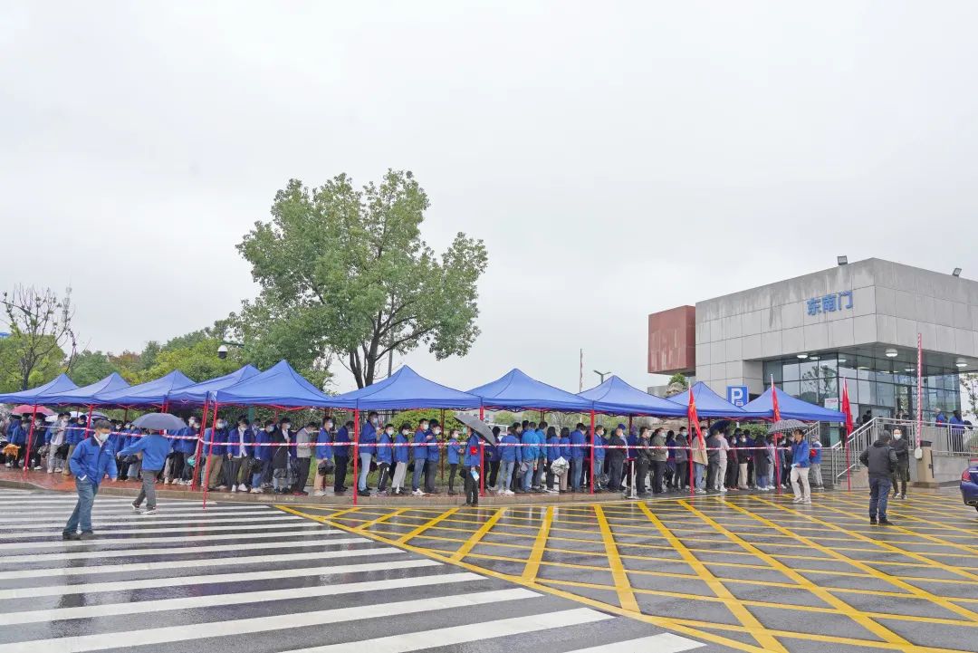 采样完成率近100%！9001cc金沙以诚为本智能第一时间开展全员核酸检测，，，，，，，包管清静生产