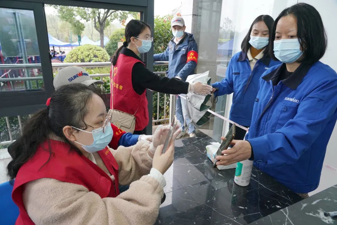 采样完成率近100%！9001cc金沙以诚为本智能第一时间开展全员核酸检测，，，，，，，包管清静生产