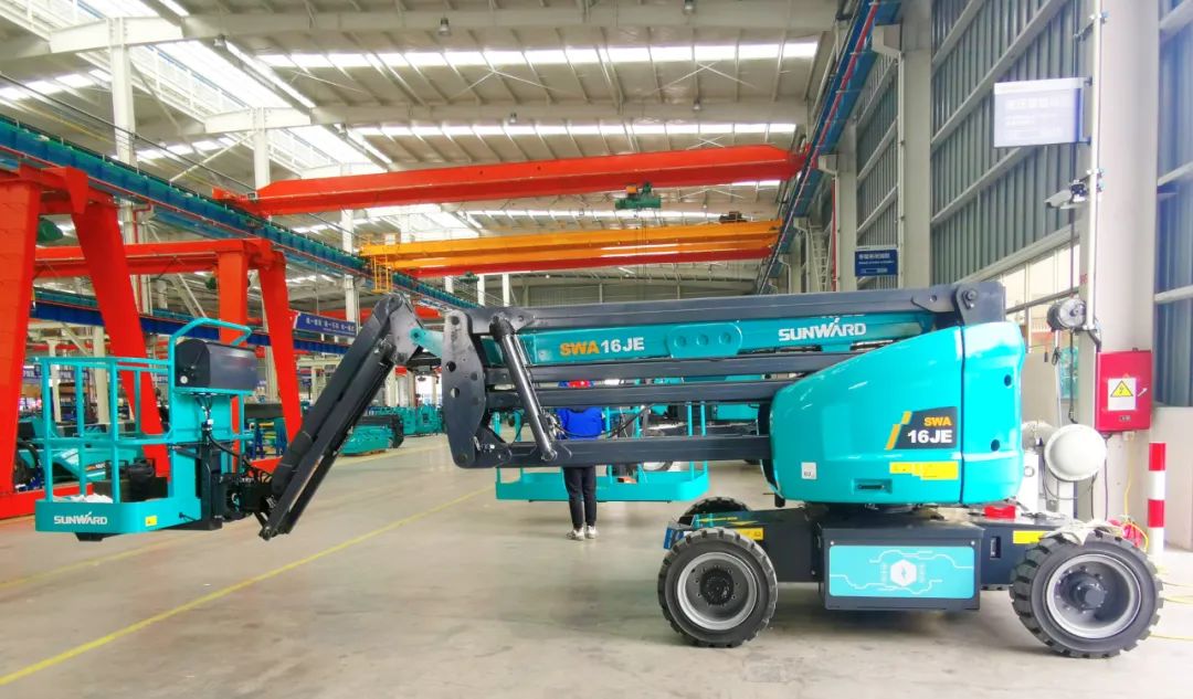 勇闯蓝海！9001cc金沙以诚为本智能两款臂式高空作业平台正式“出道”