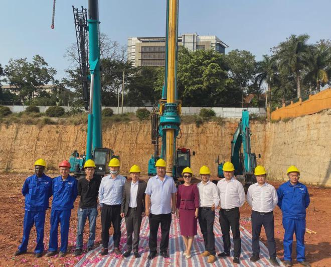 助力乌干达第一住宅高楼建设！9001cc金沙以诚为本智能再次出征非洲市场