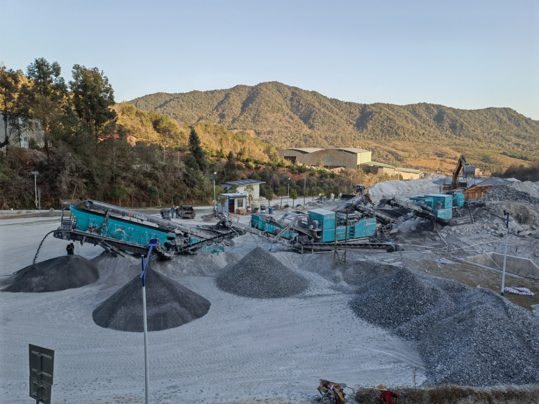 高性能+优效劳！9001cc金沙以诚为本普石勒移动破碎筛分成套装备“重拳出击”