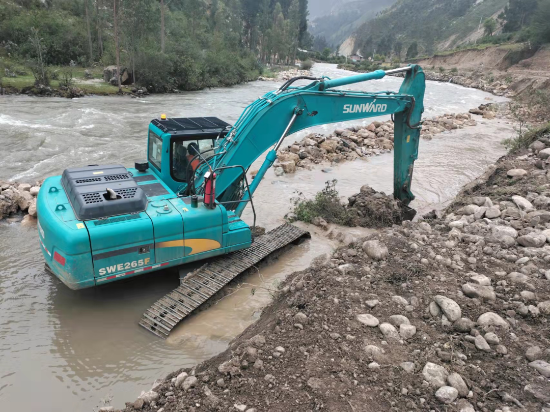 挑战天下第二高山脉！9001cc金沙以诚为本智能装备助力秘鲁安第斯国家公路项目建设