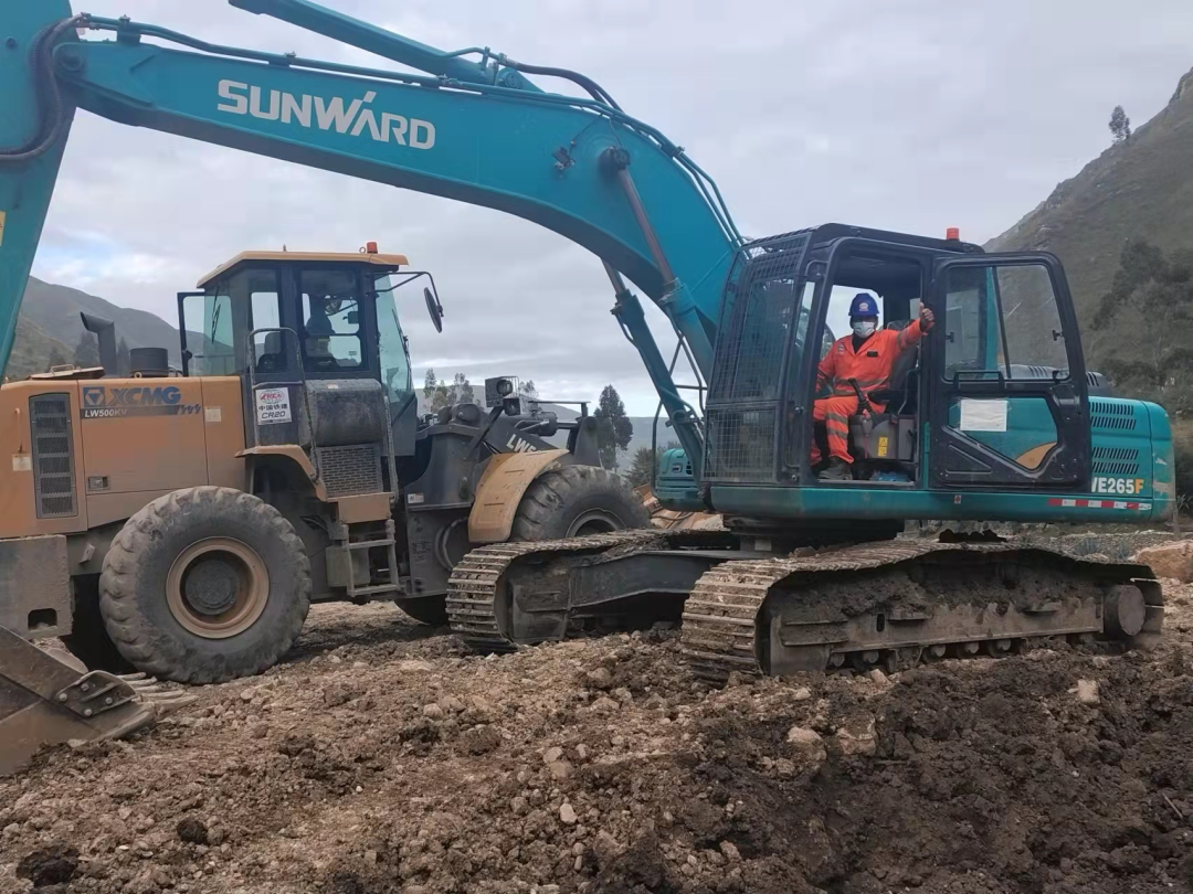 挑战天下第二高山脉！9001cc金沙以诚为本智能装备助力秘鲁安第斯国家公路项目建设