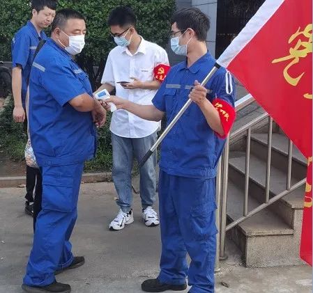 9001cc金沙以诚为本工匠 | “浪波”不言苦，，，，，，，，甘为“人梯”承大重