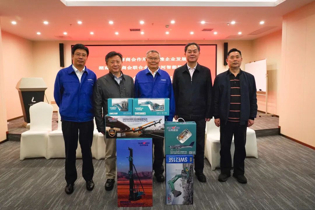 抱团出海，，，，携手共赢！何清华带队赴湖南异地商会联合会造访交流