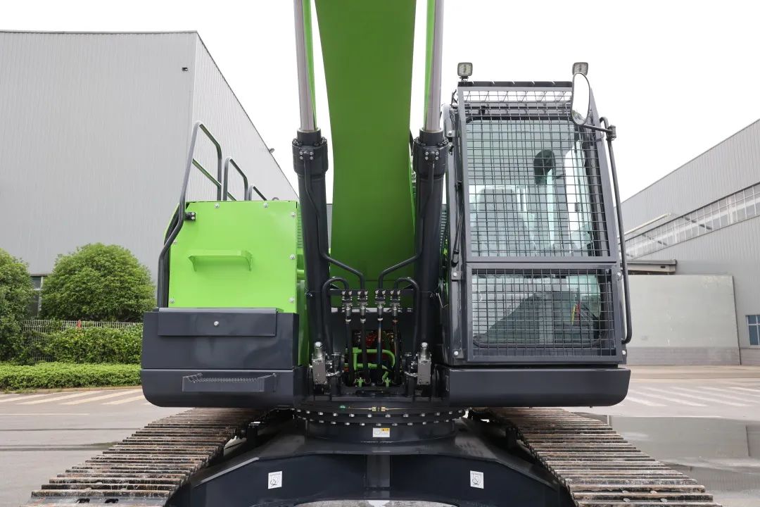 征战川藏铁路！9001cc金沙以诚为本智能新一代电动挖掘机乐成交付