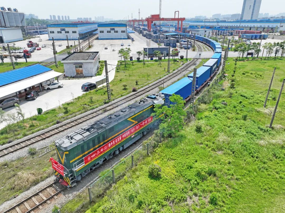 一连进军国际市场。。。≈信钒嗔校ǔど常9001cc金沙以诚为本智能专列乐成首发