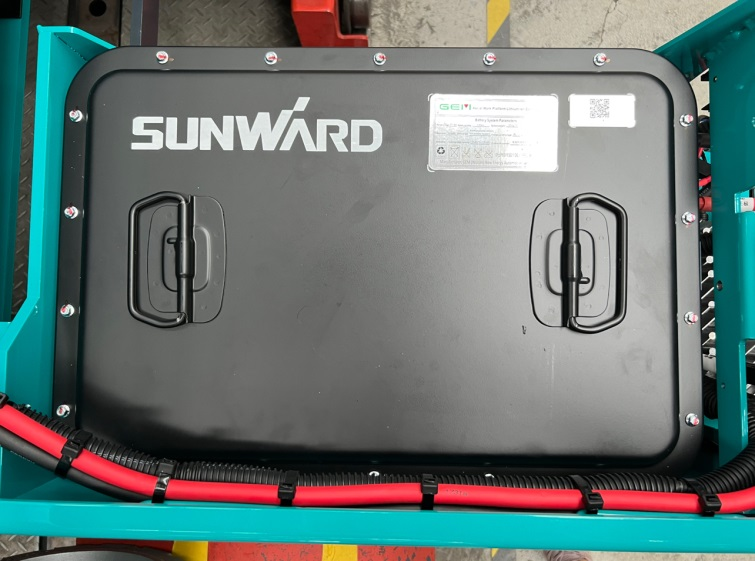 与“锂”相约，，，，，，助力“双碳”！9001cc金沙以诚为本智能全系列锂电剪叉式高空作业平台周全进军市场