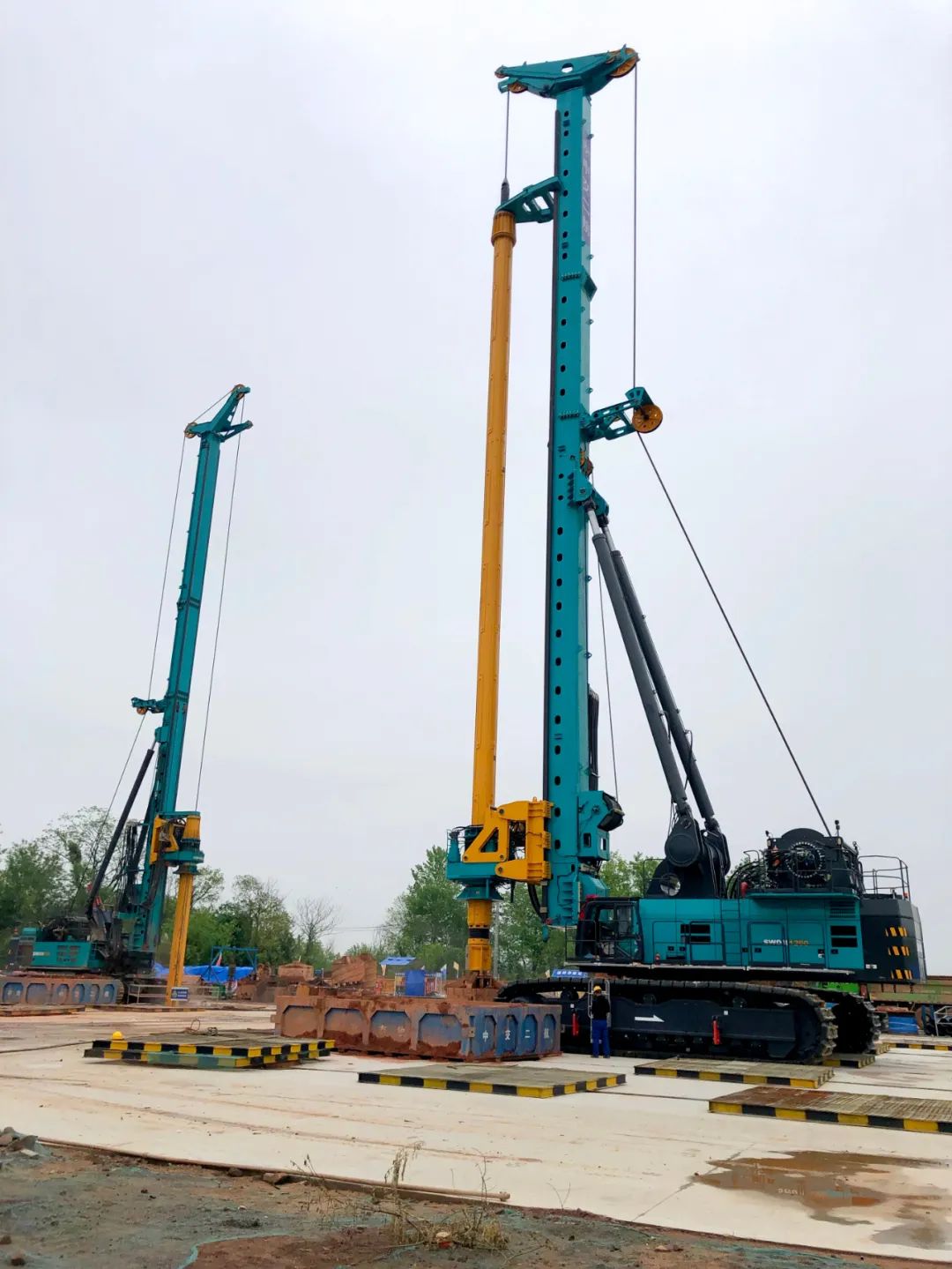 “创立施工事业！”他们和9001cc金沙以诚为本智能“超等桩备”一起助建燕矶长江大桥