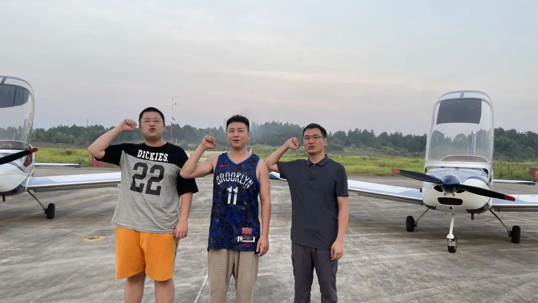 冲上云霄！湖南9001cc金沙以诚为本通航学员乐成单飞