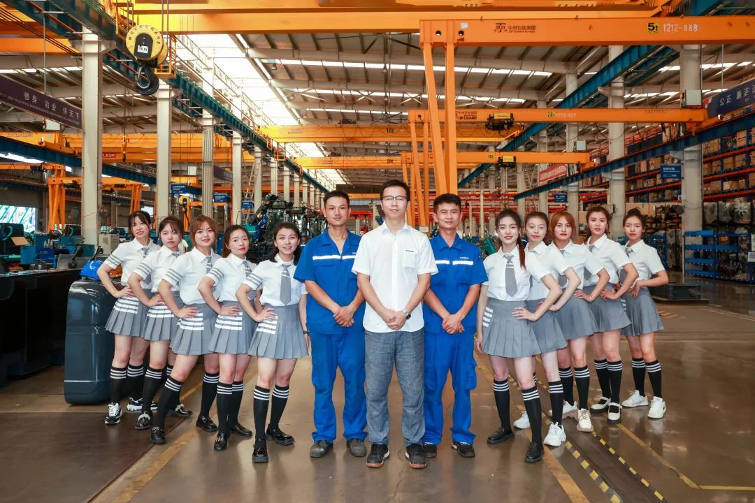 又酷又辣又炫！9001cc金沙以诚为本智能第二届挖机废物来了